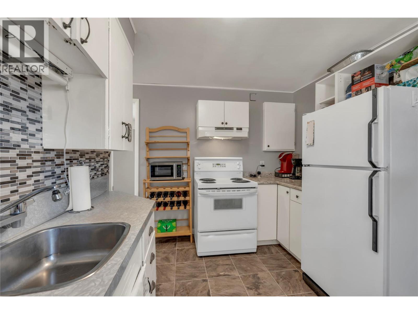 5900 Shamrock Place, Oliver, British Columbia  V0H 1T6 - Photo 10 - 10382804