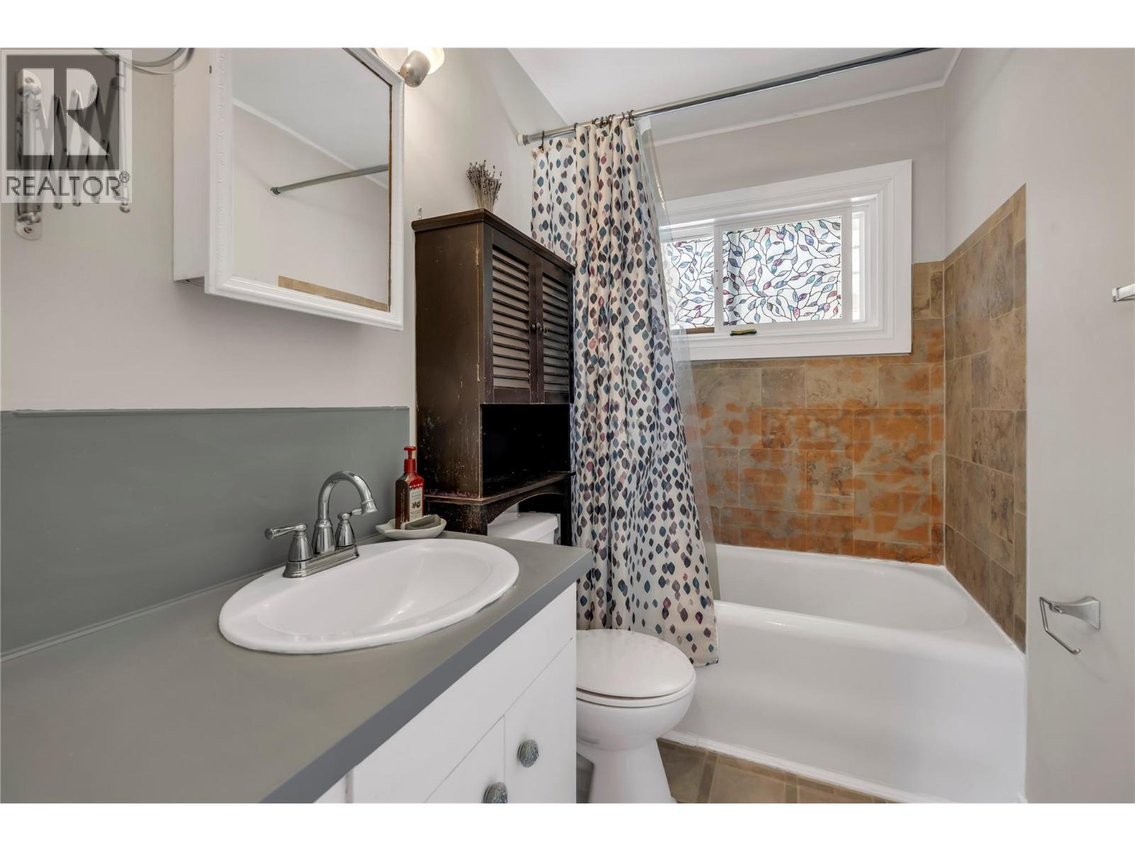 5900 Shamrock Place, Oliver, British Columbia  V0H 1T6 - Photo 13 - 10382804