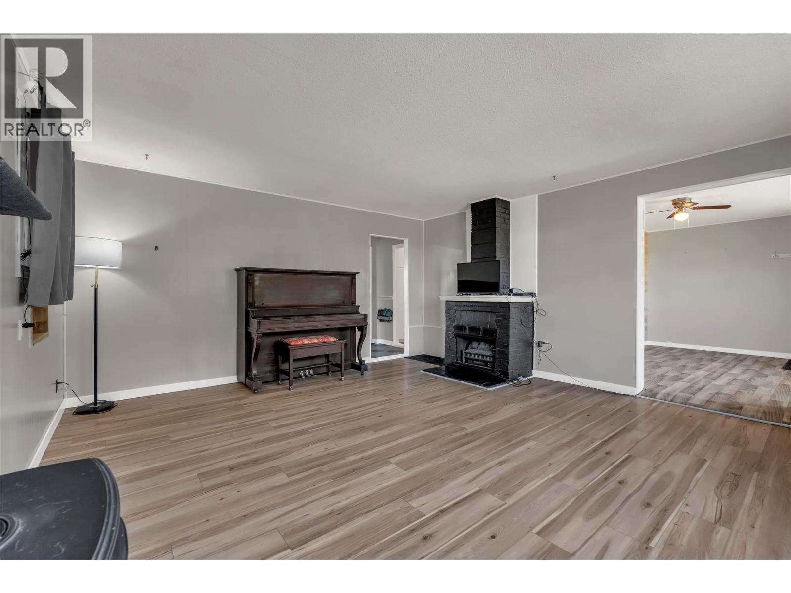 5900 Shamrock Place, Oliver, British Columbia  V0H 1T6 - Photo 7 - 10382804