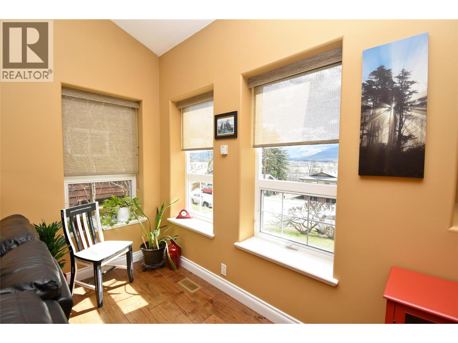 1936 Grandview Avenue, Lumby, British Columbia  V0E 2G0 - Photo 10 - 10382511