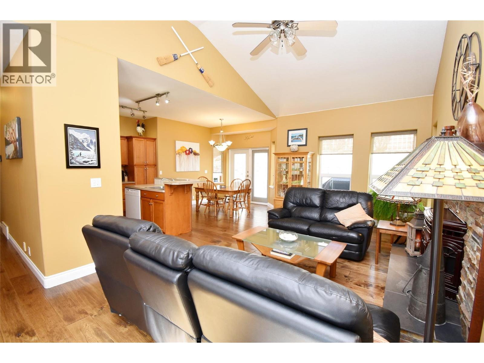 1936 Grandview Avenue, Lumby, British Columbia  V0E 2G0 - Photo 11 - 10382511