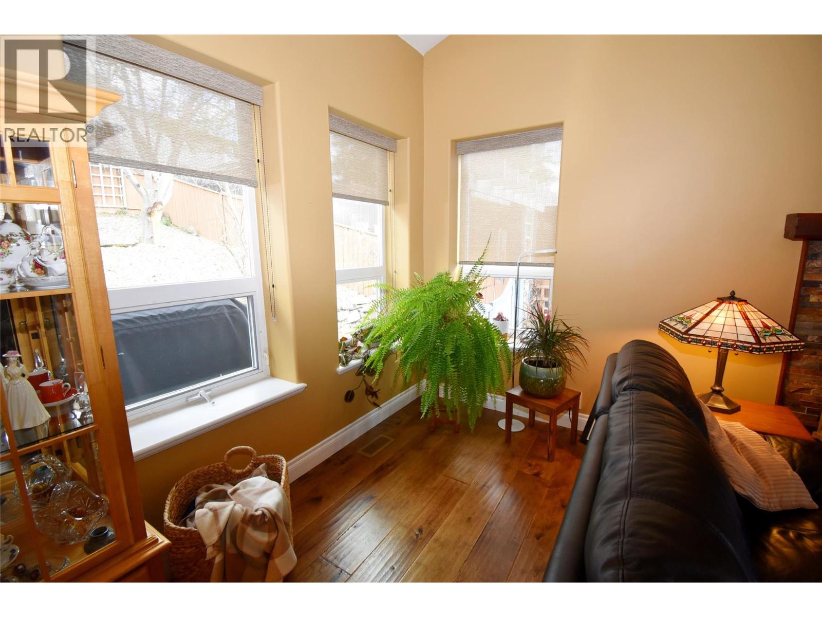 1936 Grandview Avenue, Lumby, British Columbia  V0E 2G0 - Photo 13 - 10382511