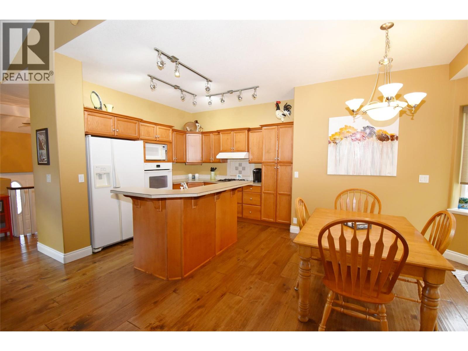 1936 Grandview Avenue, Lumby, British Columbia  V0E 2G0 - Photo 15 - 10382511