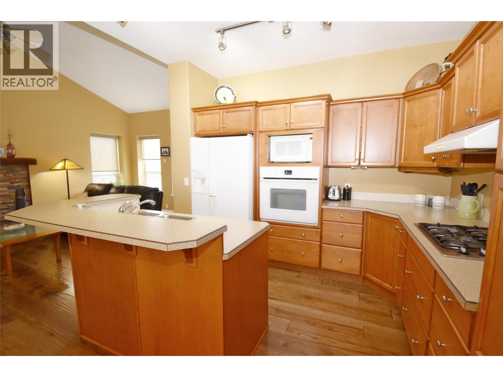 1936 Grandview Avenue, Lumby, British Columbia  V0E 2G0 - Photo 18 - 10382511