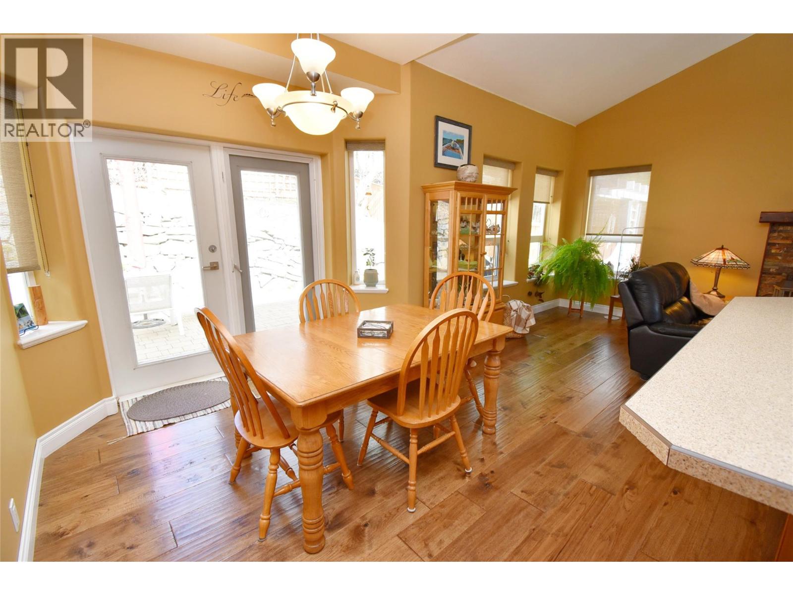 1936 Grandview Avenue, Lumby, British Columbia  V0E 2G0 - Photo 23 - 10382511