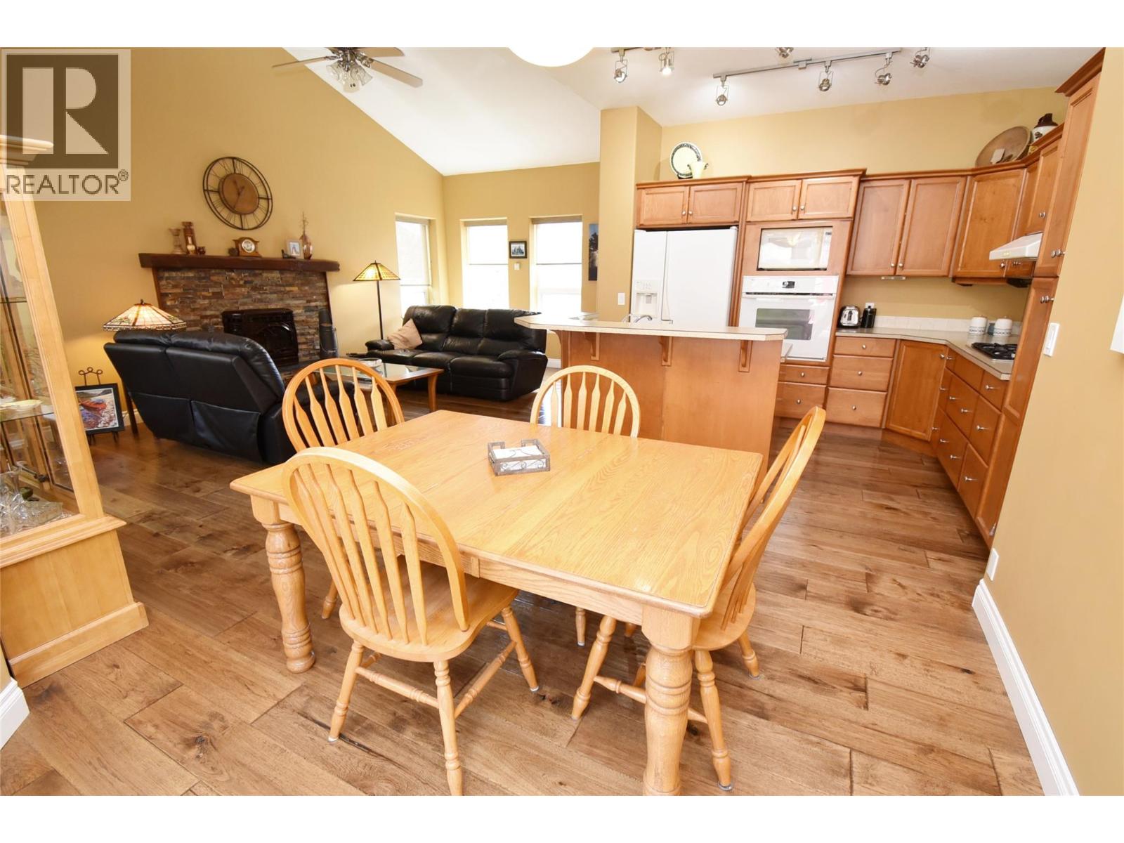 1936 Grandview Avenue, Lumby, British Columbia  V0E 2G0 - Photo 24 - 10382511