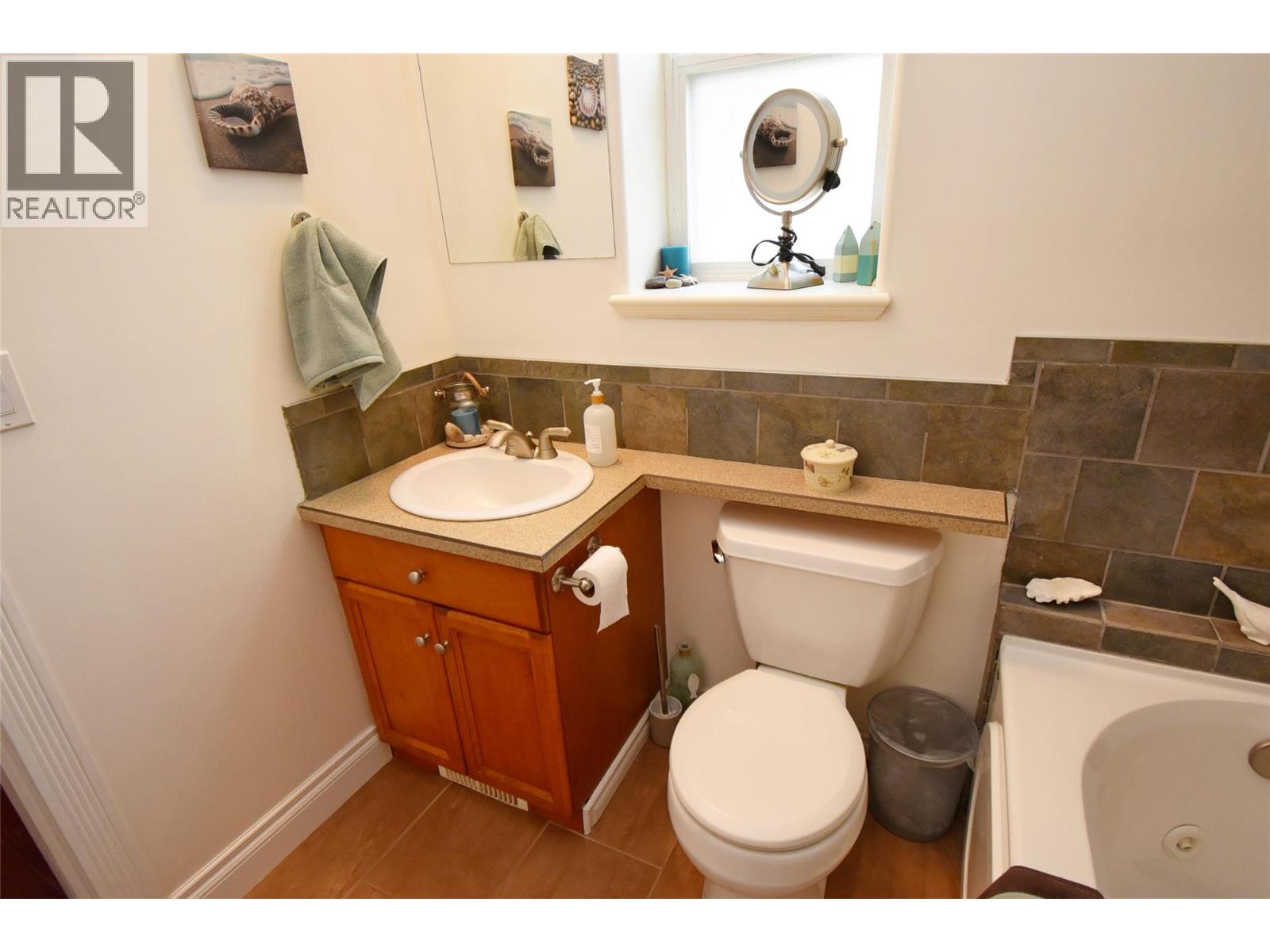 1936 Grandview Avenue, Lumby, British Columbia  V0E 2G0 - Photo 44 - 10382511