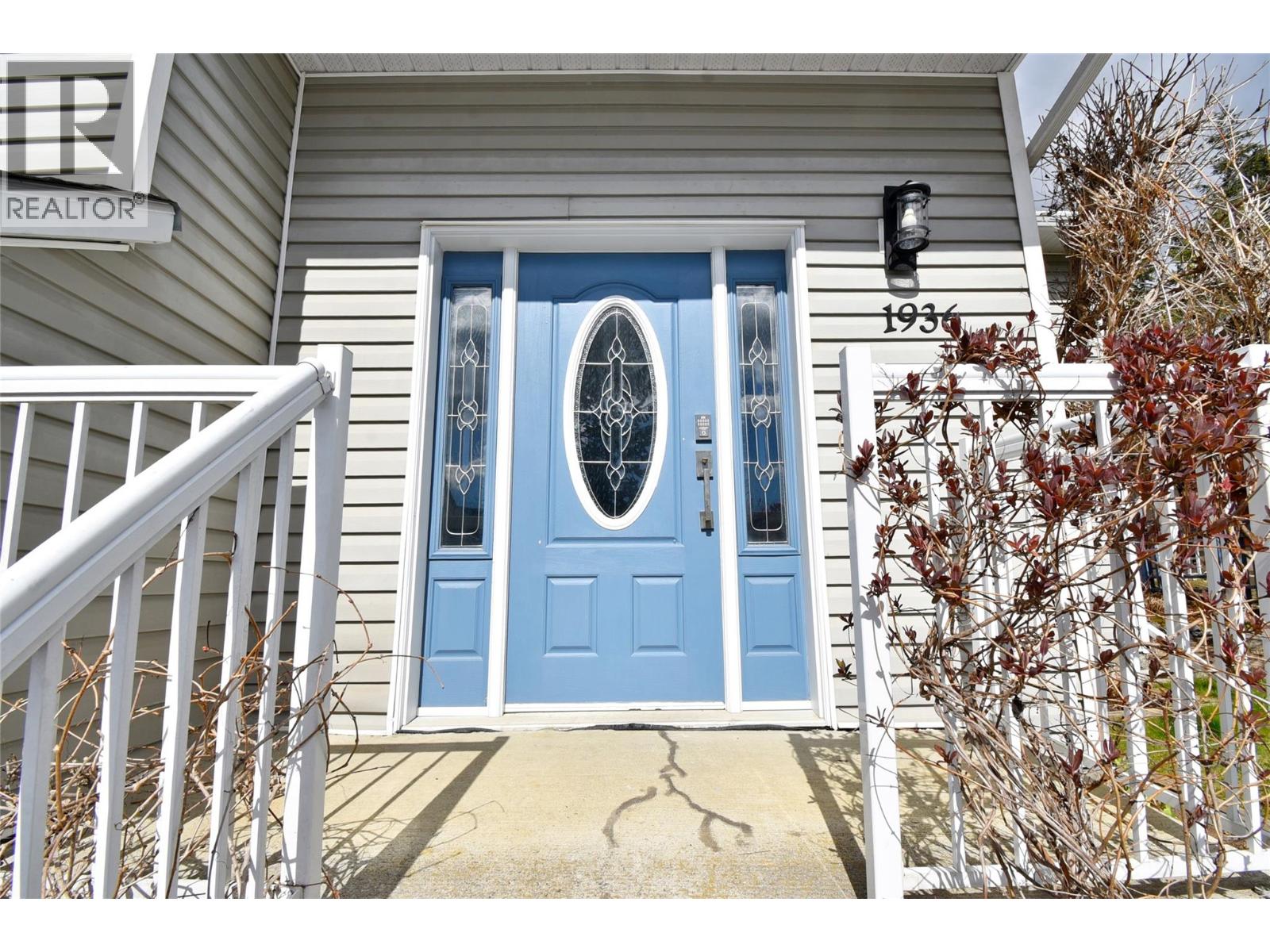 1936 Grandview Avenue, Lumby, British Columbia  V0E 2G0 - Photo 5 - 10382511