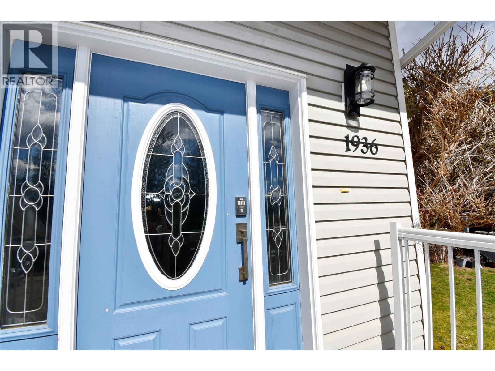 1936 Grandview Avenue, Lumby, British Columbia  V0E 2G0 - Photo 6 - 10382511