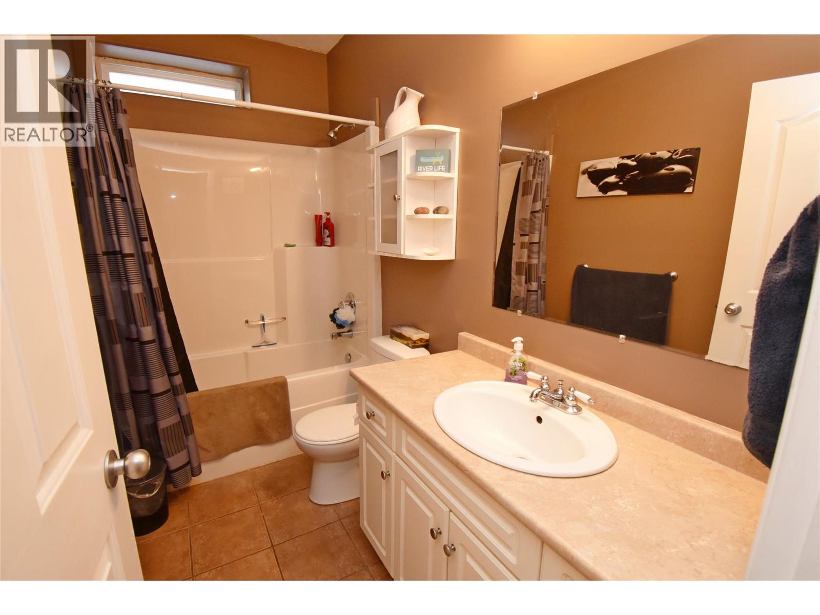 1936 Grandview Avenue, Lumby, British Columbia  V0E 2G0 - Photo 62 - 10382511