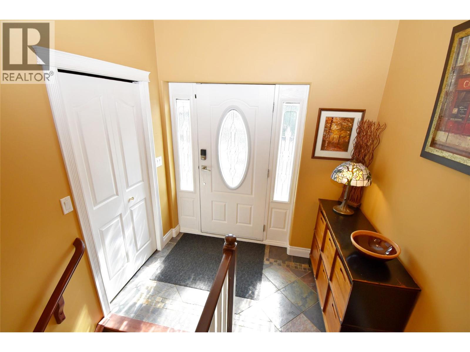 1936 Grandview Avenue, Lumby, British Columbia  V0E 2G0 - Photo 7 - 10382511