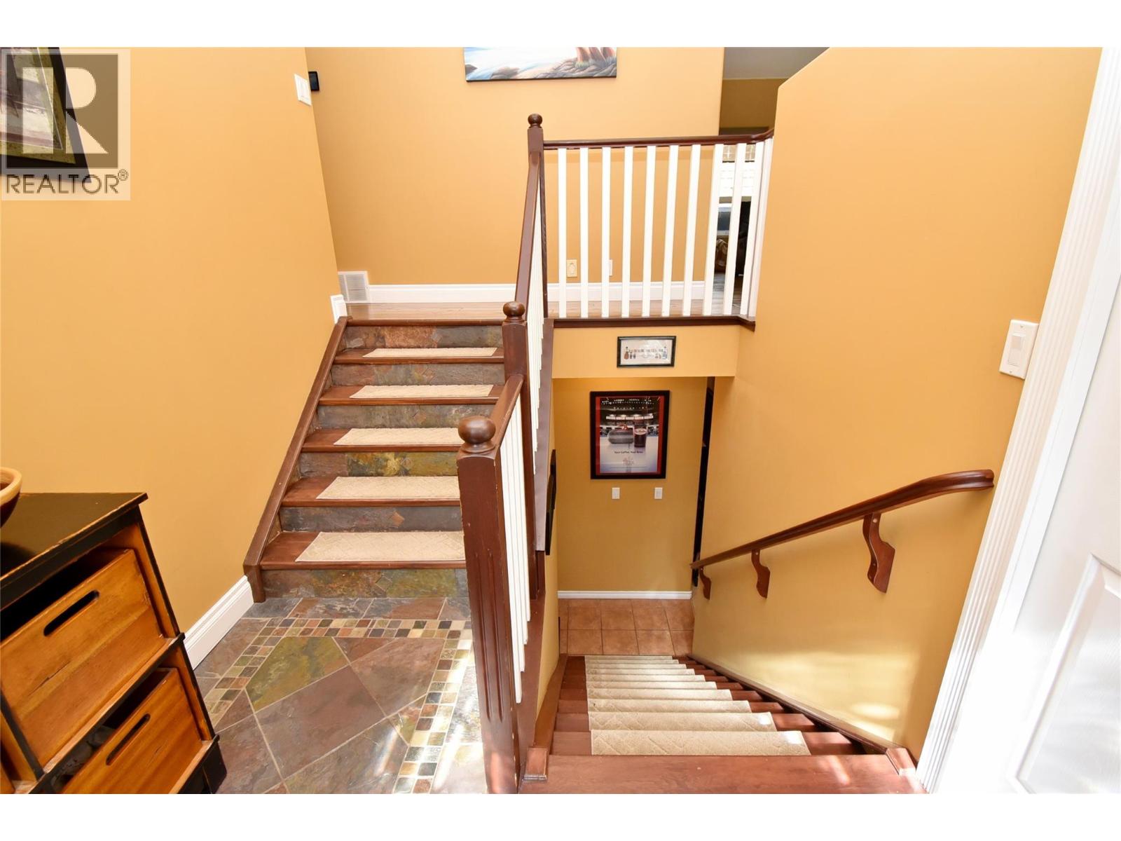 1936 Grandview Avenue, Lumby, British Columbia  V0E 2G0 - Photo 8 - 10382511