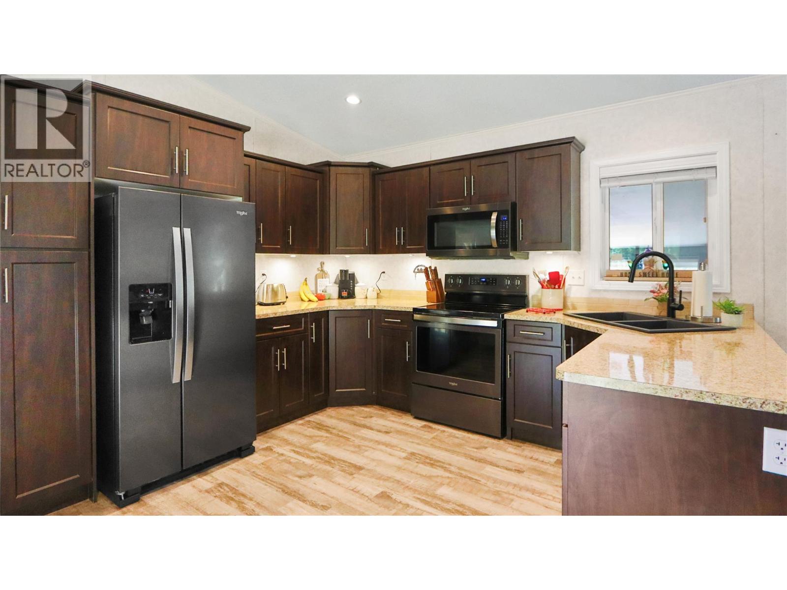 5630 Burton Road, Bridesville, British Columbia  V0H 1Y0 - Photo 13 - 10382906