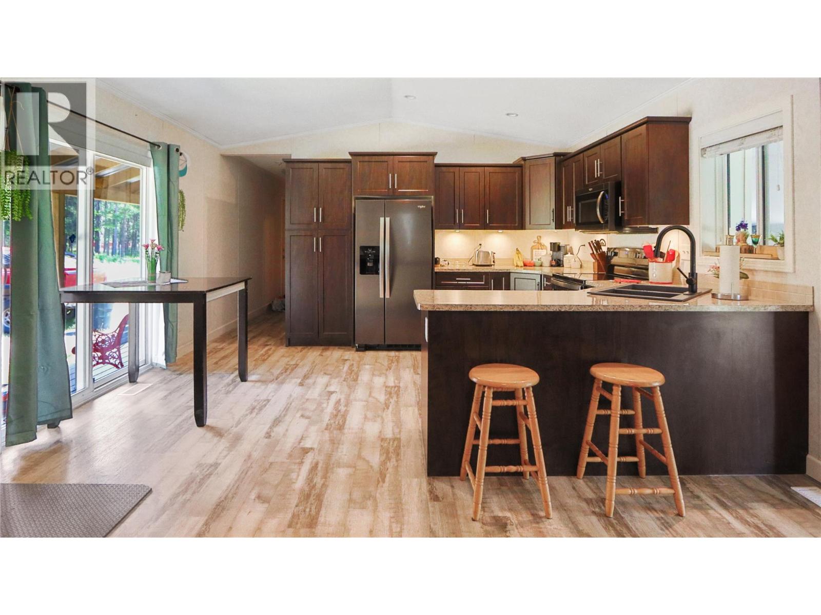 5630 Burton Road, Bridesville, British Columbia  V0H 1Y0 - Photo 14 - 10382906