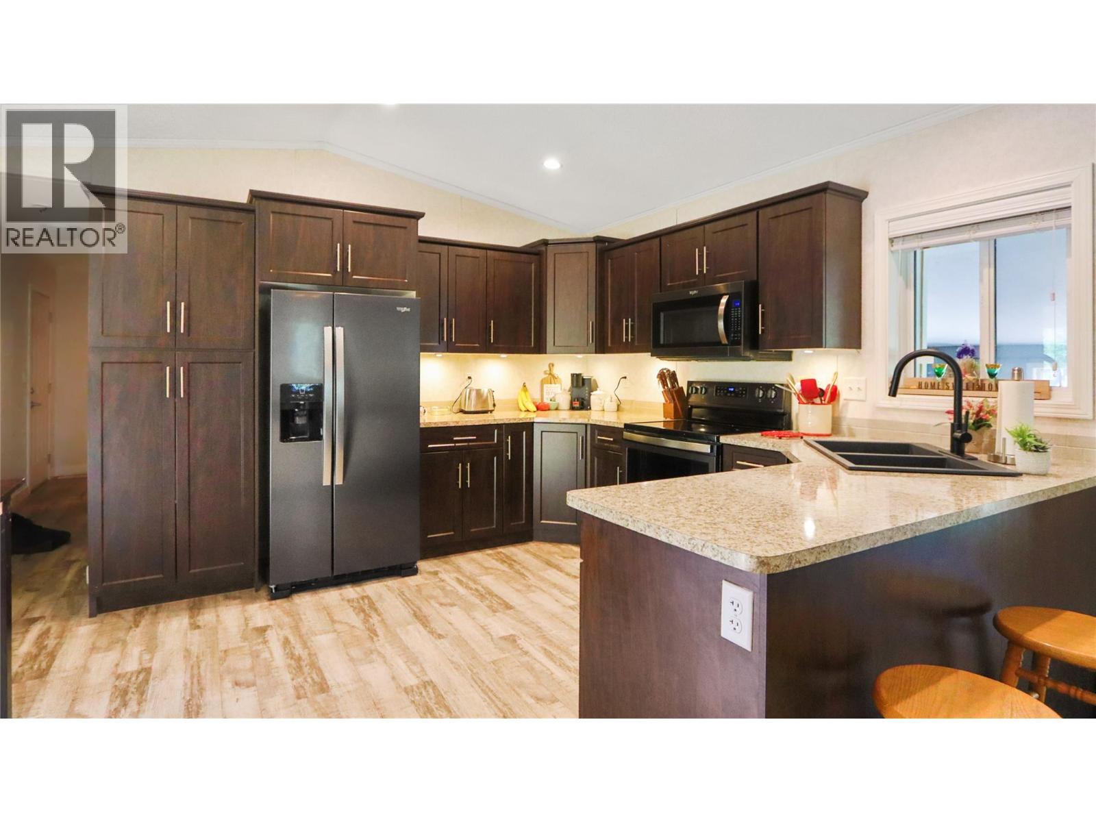 5630 Burton Road, Bridesville, British Columbia  V0H 1Y0 - Photo 15 - 10382906