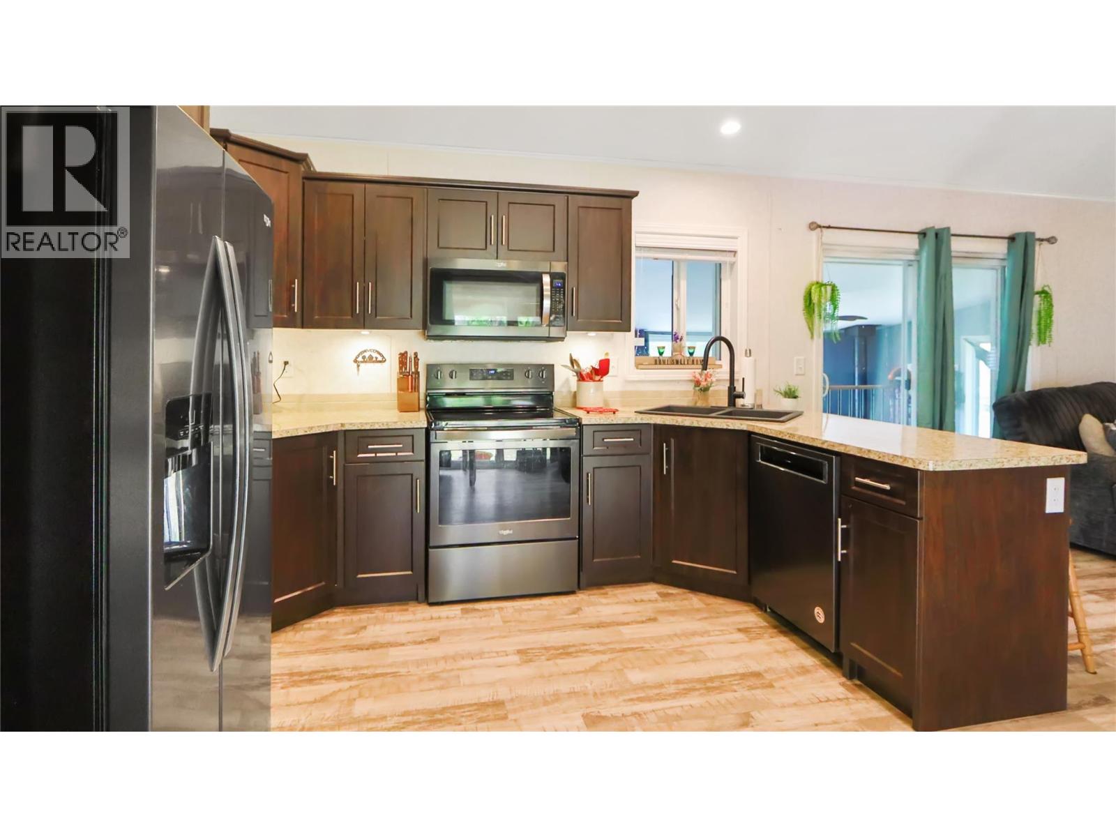 5630 Burton Road, Bridesville, British Columbia  V0H 1Y0 - Photo 16 - 10382906