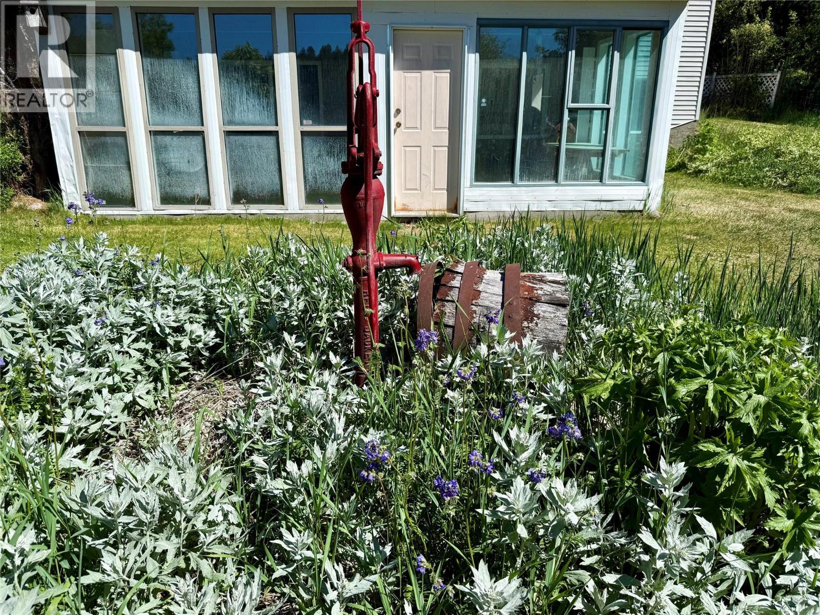 5888 Lazy Lake Road, Wasa, British Columbia  V0B 2K0 - Photo 5 - 10382580