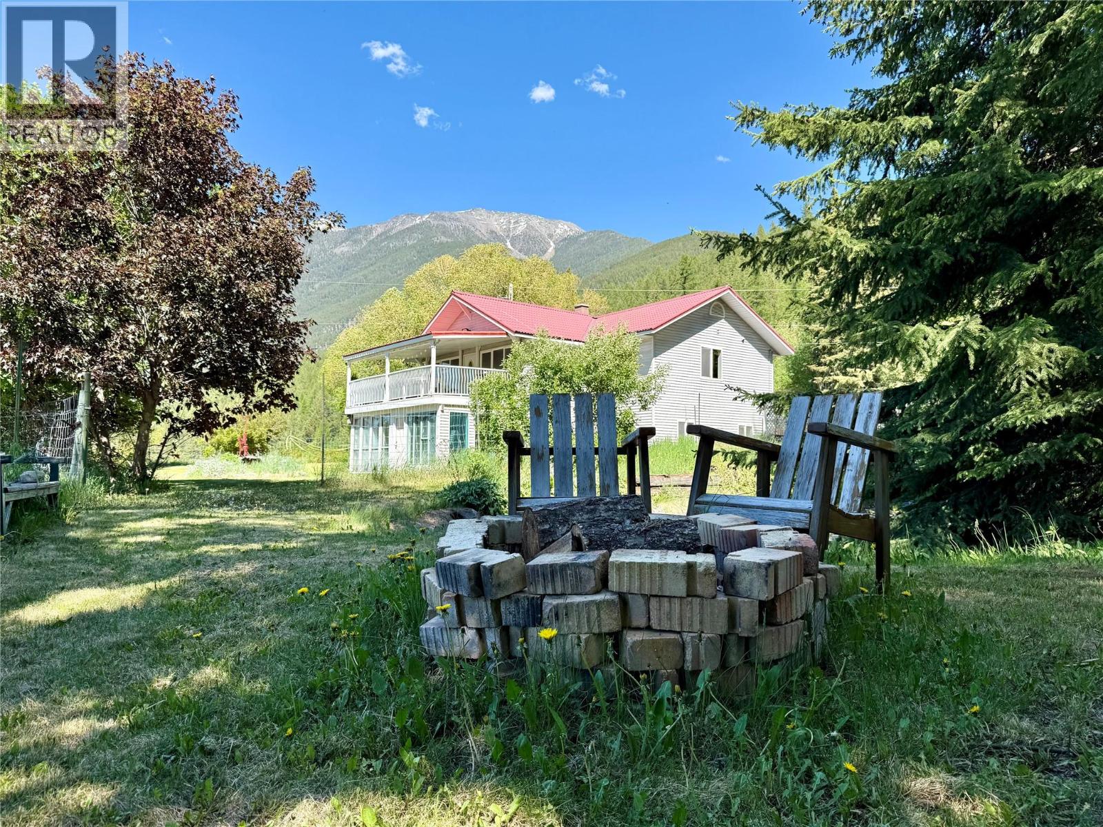 5888 Lazy Lake Road, Wasa, British Columbia  V0B 2K0 - Photo 6 - 10382580