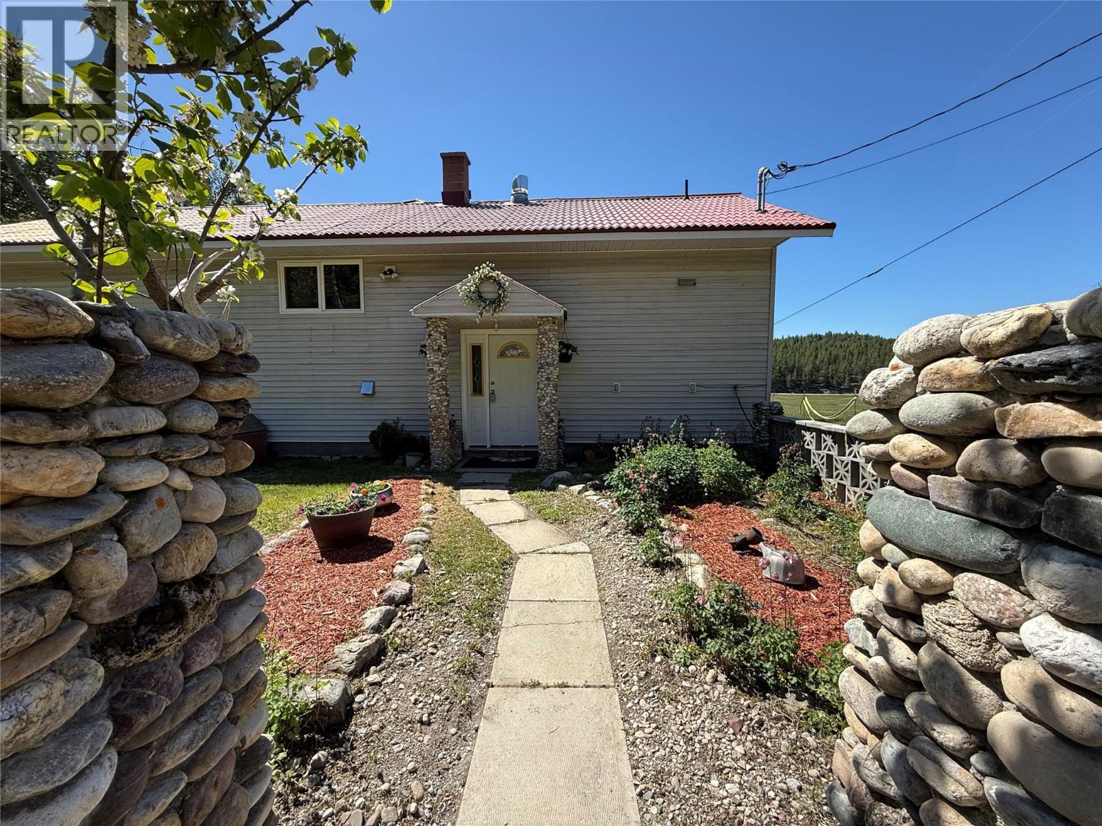 5888 Lazy Lake Road, Wasa, British Columbia  V0B 2K0 - Photo 8 - 10382580