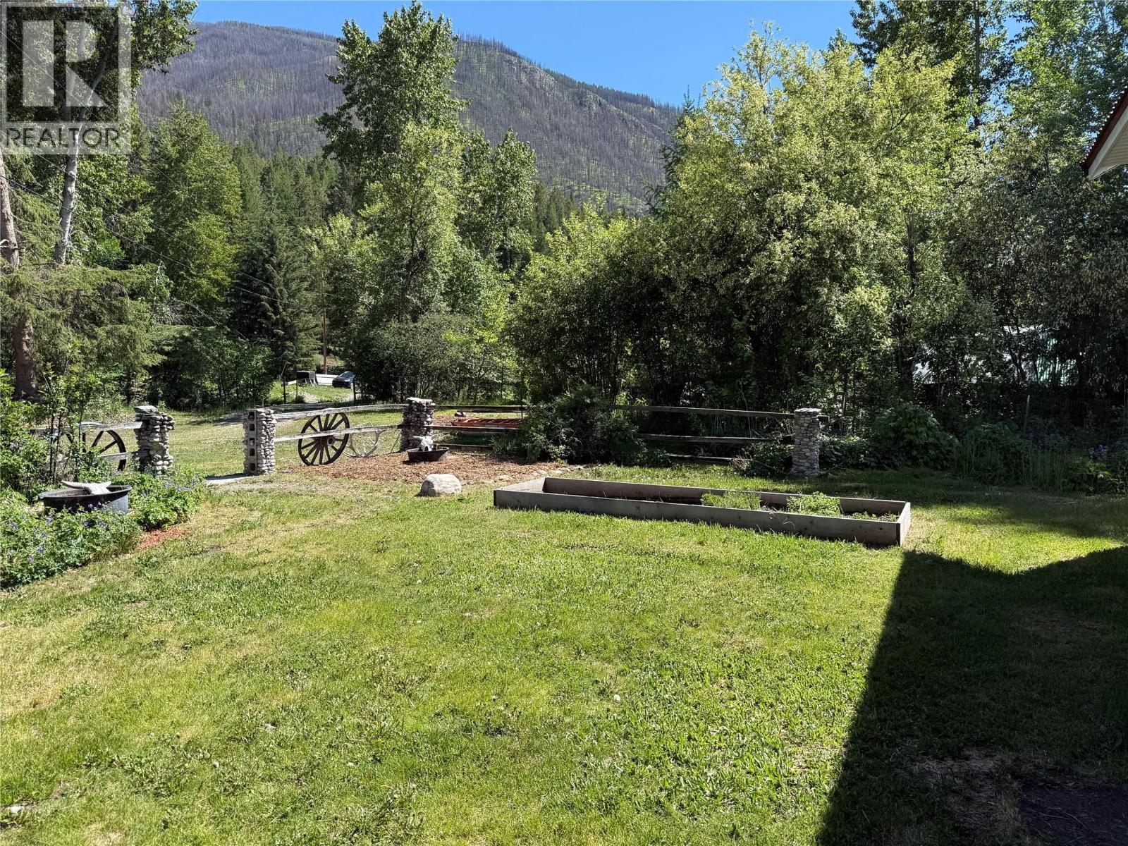 5888 Lazy Lake Road, Wasa, British Columbia  V0B 2K0 - Photo 9 - 10382580