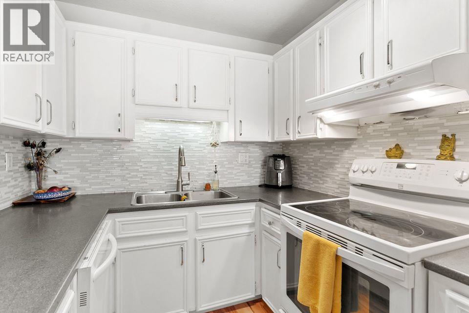 3155 Gordon Drive Unit# 304, Kelowna, British Columbia  V1W 3N6 - Photo 3 - 10382900