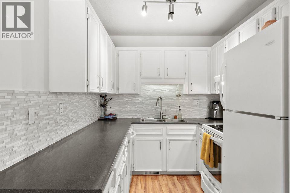 3155 Gordon Drive Unit# 304, Kelowna, British Columbia  V1W 3N6 - Photo 4 - 10382900