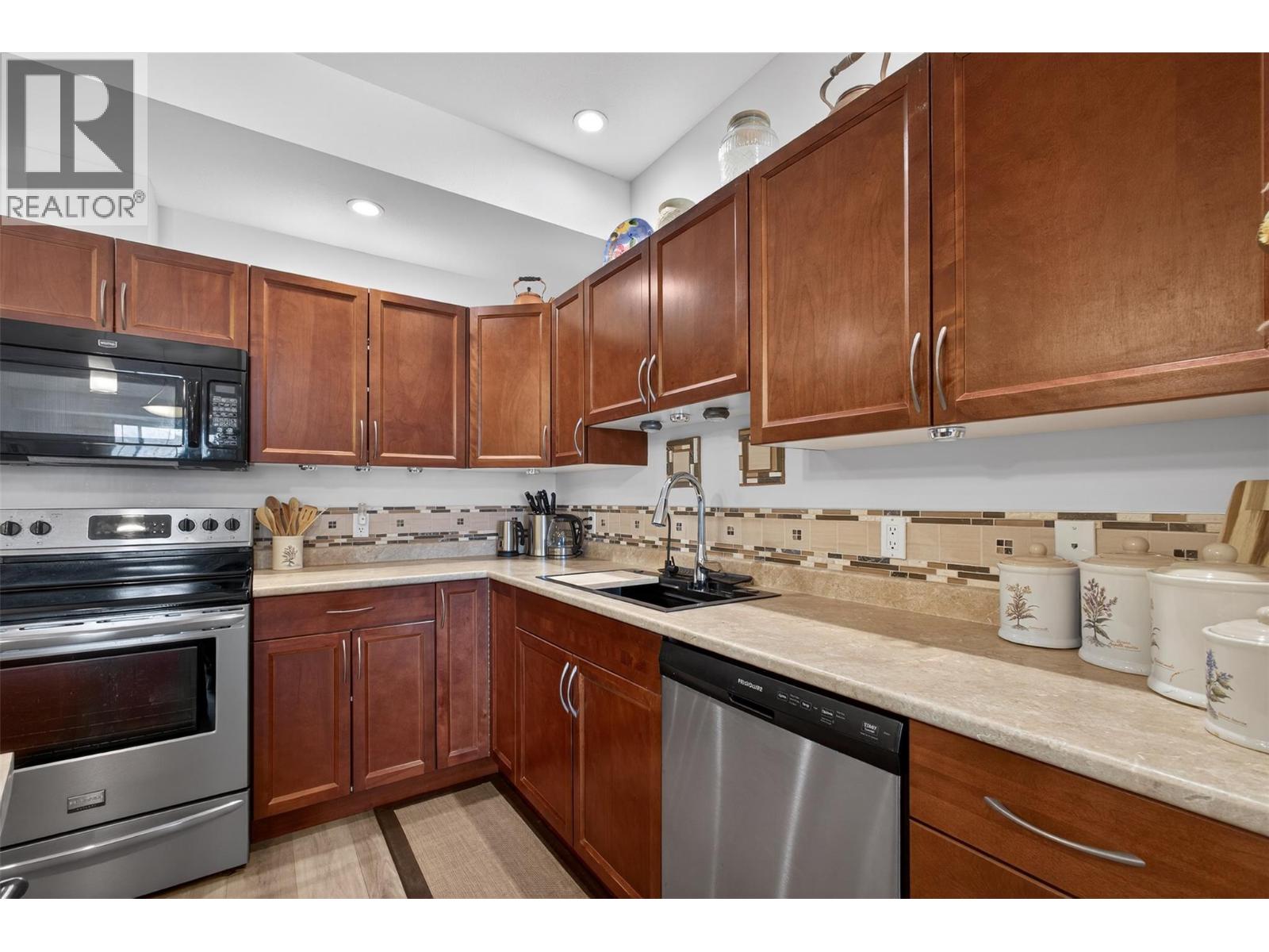 921 Spillway Street Unit# 109b, Oliver, British Columbia  V0H 1T0 - Photo 3 - 10379866