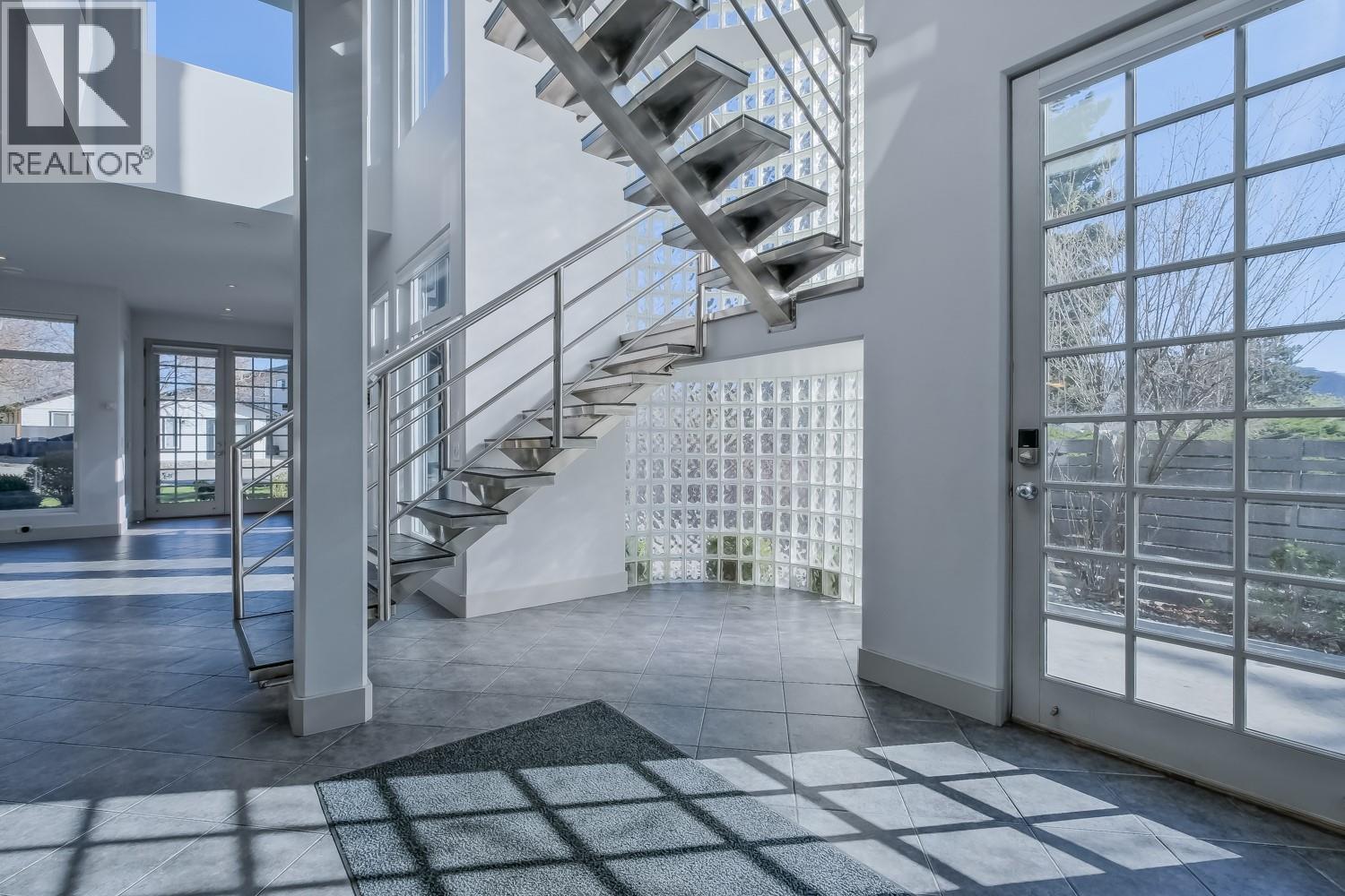 839 Manhattan Drive, Kelowna, British Columbia  V1Y 1H6 - Photo 4 - 10382994