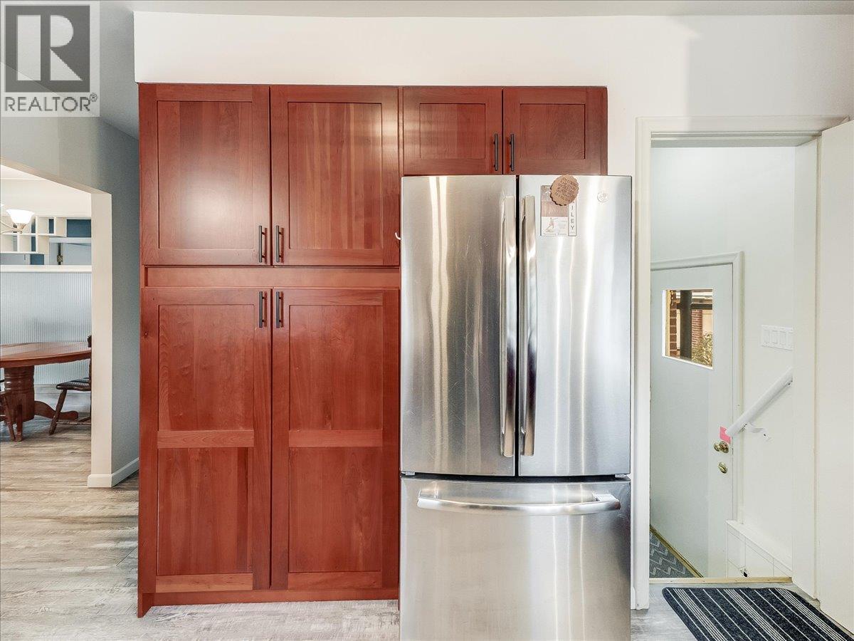 3409 Marigold Drive, Trail, British Columbia  V1R 2X7 - Photo 11 - 10382978