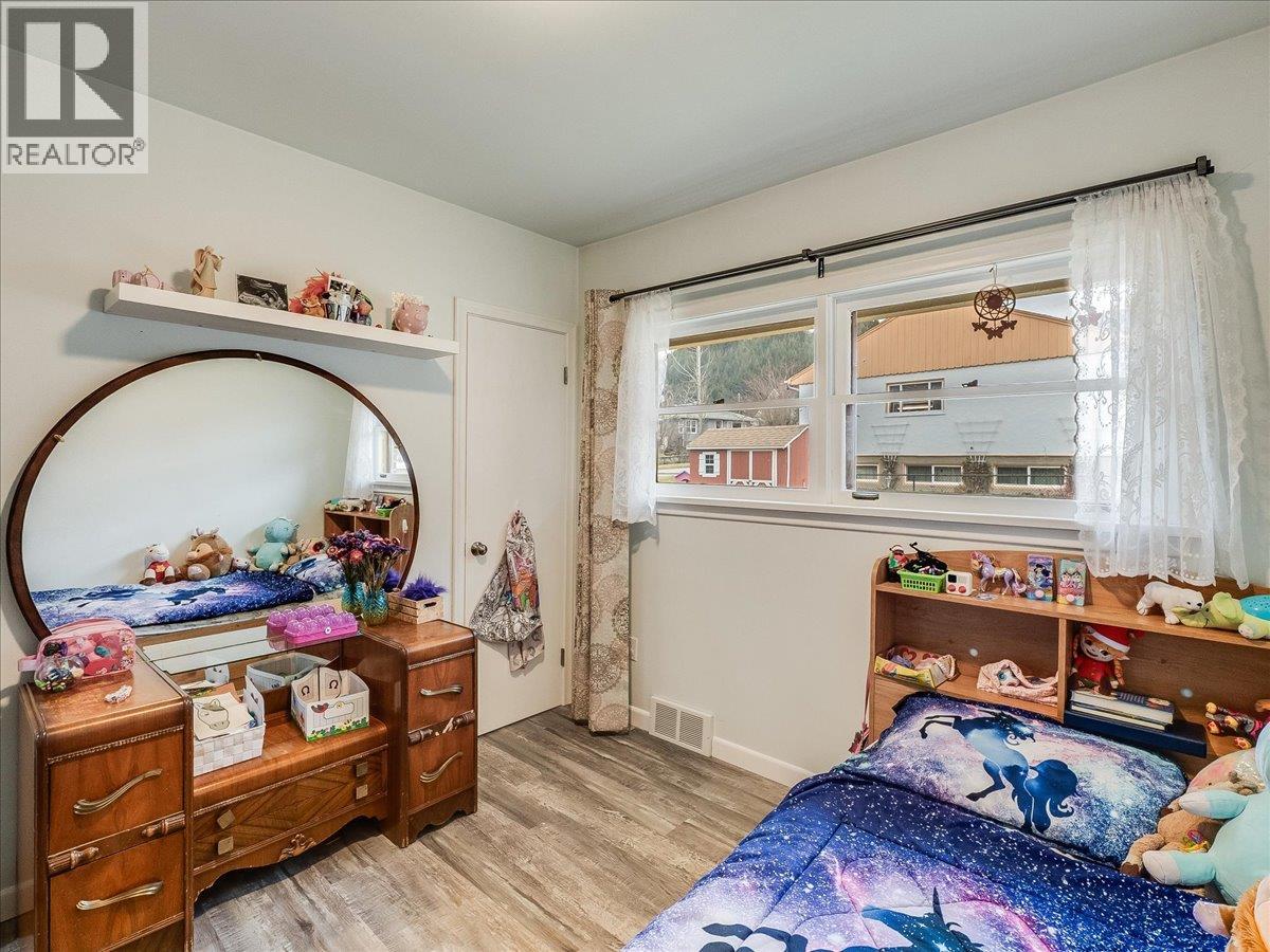 3409 Marigold Drive, Trail, British Columbia  V1R 2X7 - Photo 16 - 10382978