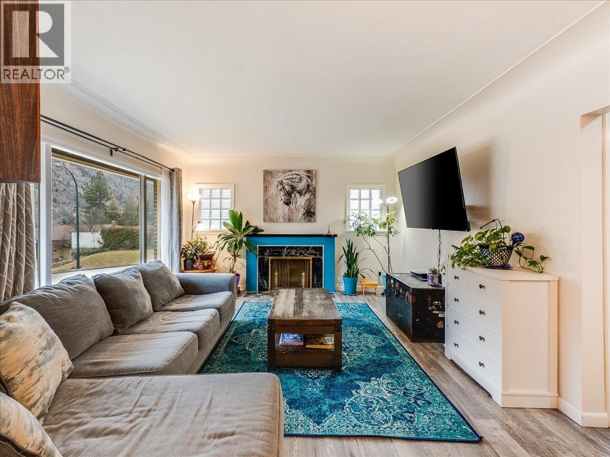 3409 Marigold Drive, Trail, British Columbia  V1R 2X7 - Photo 2 - 10382978