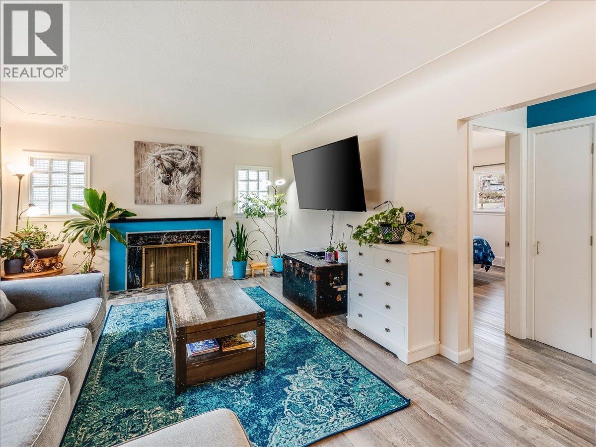 3409 Marigold Drive, Trail, British Columbia  V1R 2X7 - Photo 3 - 10382978