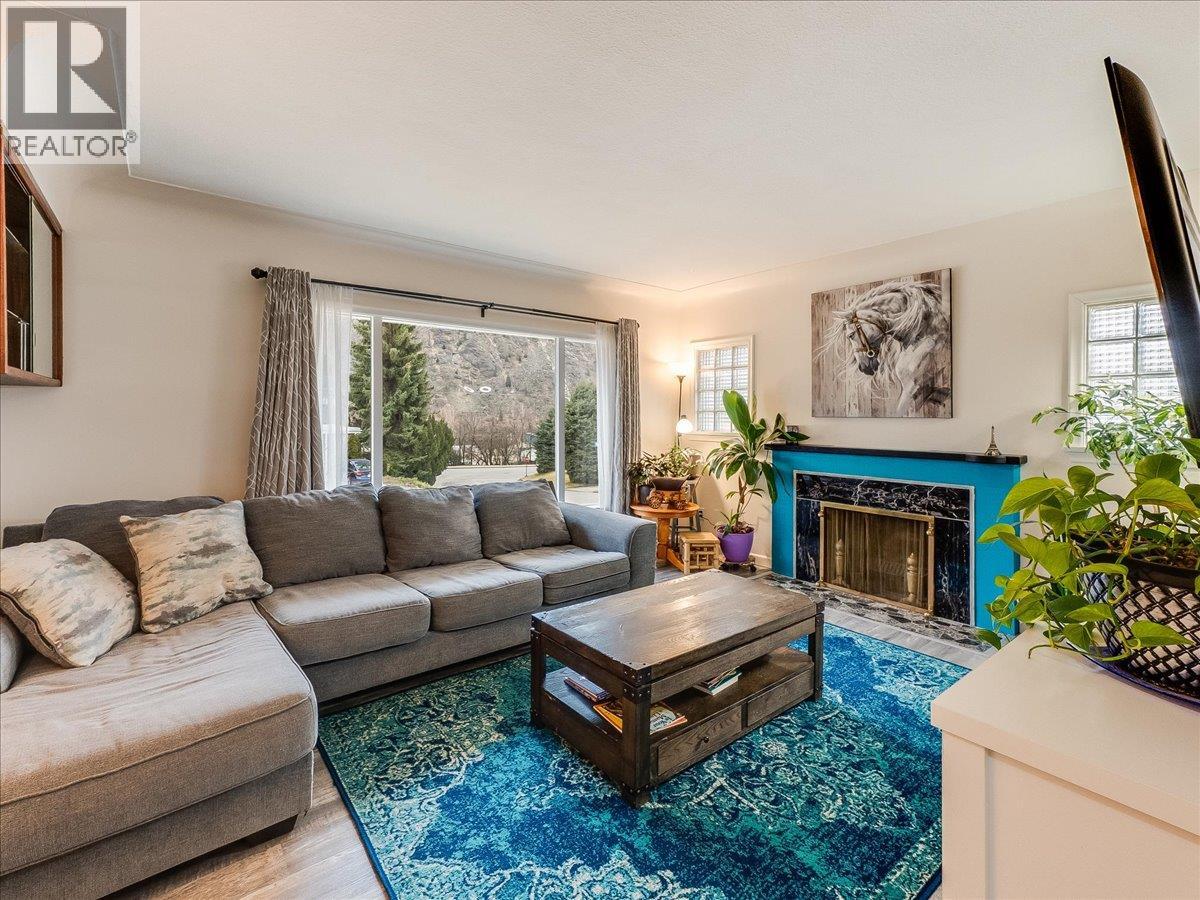 3409 Marigold Drive, Trail, British Columbia  V1R 2X7 - Photo 4 - 10382978