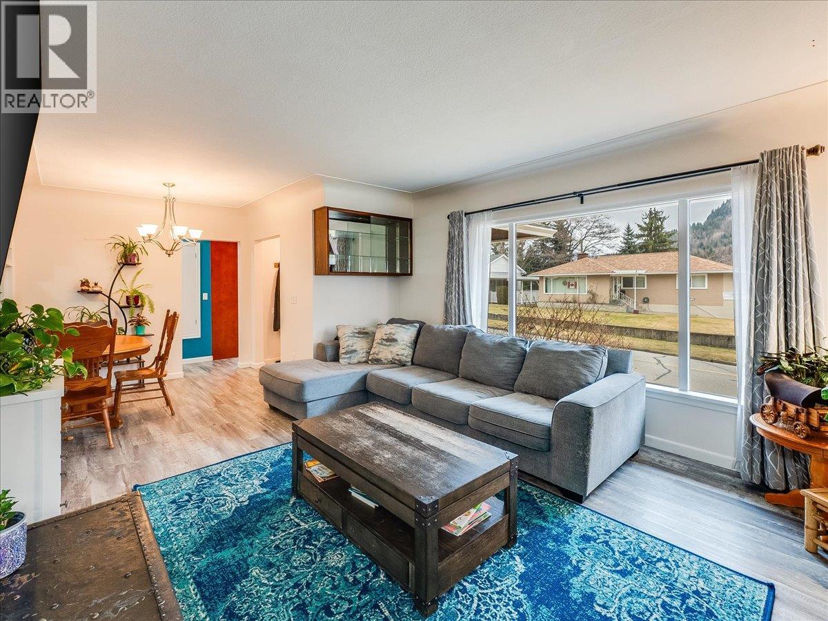 3409 Marigold Drive, Trail, British Columbia  V1R 2X7 - Photo 5 - 10382978