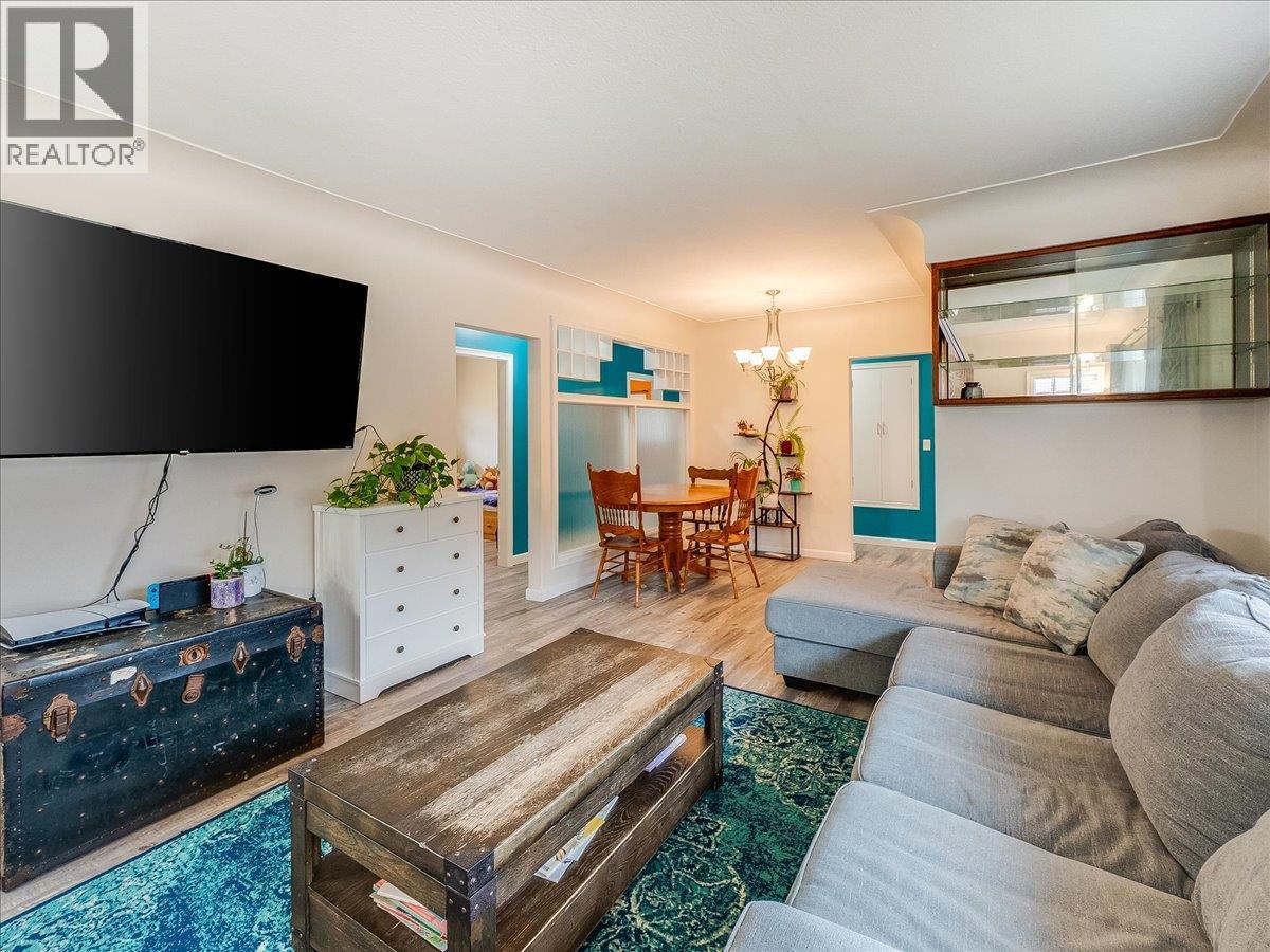 3409 Marigold Drive, Trail, British Columbia  V1R 2X7 - Photo 6 - 10382978