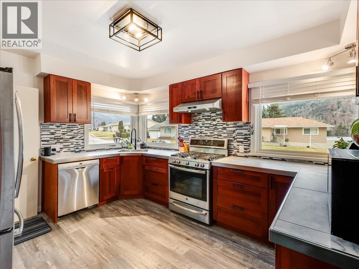 3409 Marigold Drive, Trail, British Columbia  V1R 2X7 - Photo 7 - 10382978