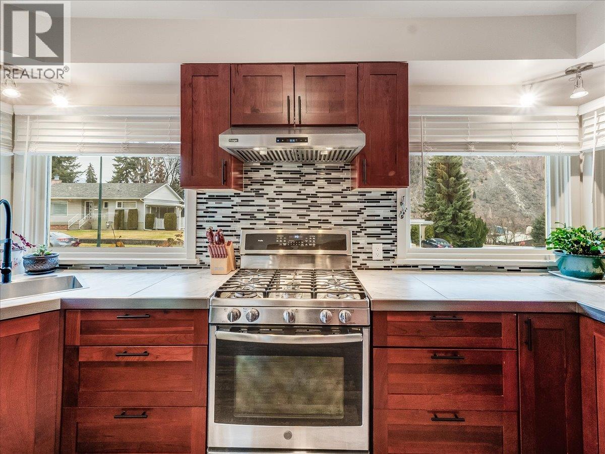 3409 Marigold Drive, Trail, British Columbia  V1R 2X7 - Photo 9 - 10382978