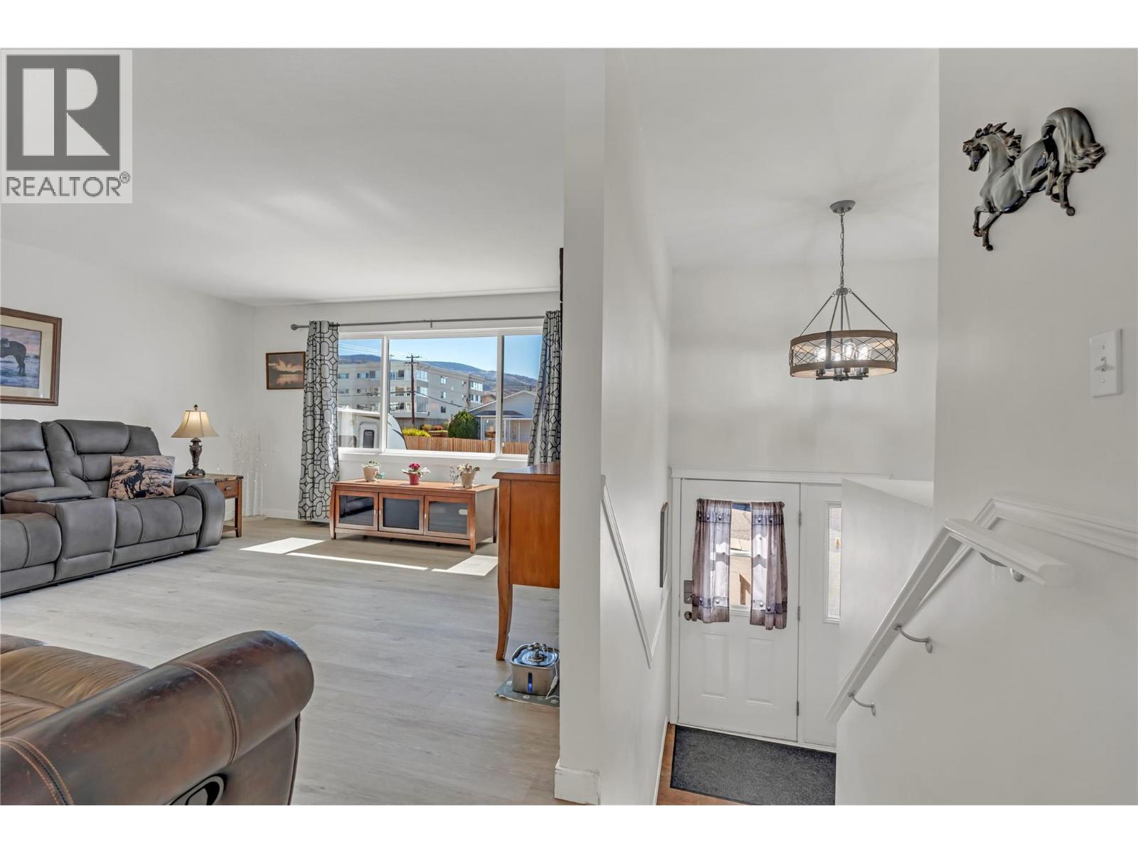 239 Roy Avenue, Penticton, British Columbia  V2A 8E5 - Photo 2 - 10382809