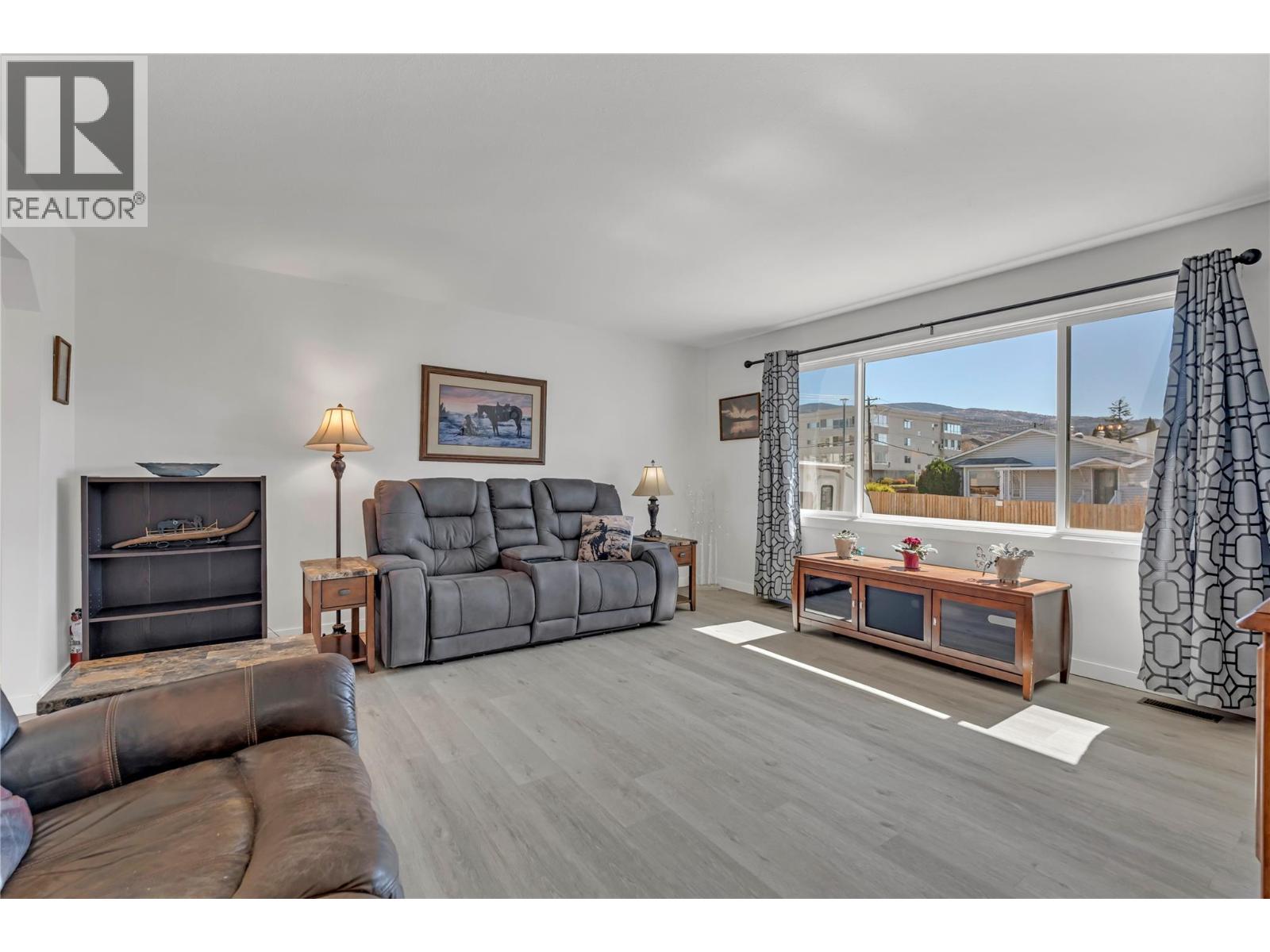 239 Roy Avenue, Penticton, British Columbia  V2A 8E5 - Photo 4 - 10382809