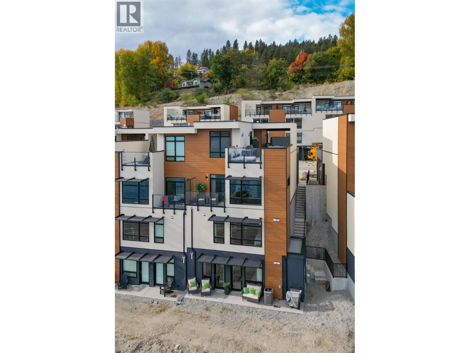 5991 Princess Street, Peachland, British Columbia  V0H 1X7 - Photo 3 - 10382532