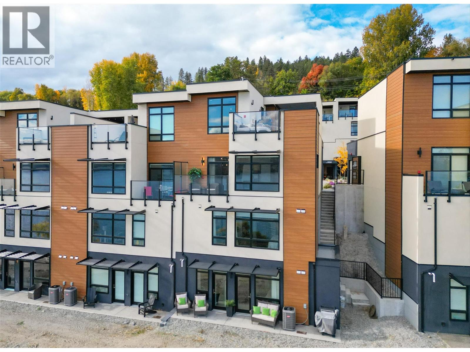 5991 Princess Street, Peachland, British Columbia  V0H 1X7 - Photo 4 - 10382532