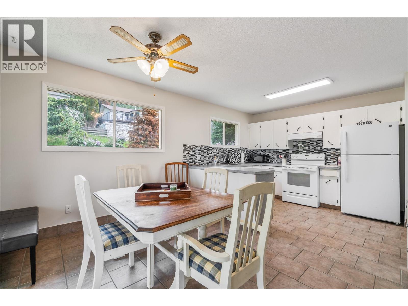 5271 Chasey Road, Celista, British Columbia  V0E 1M6 - Photo 7 - 10382985