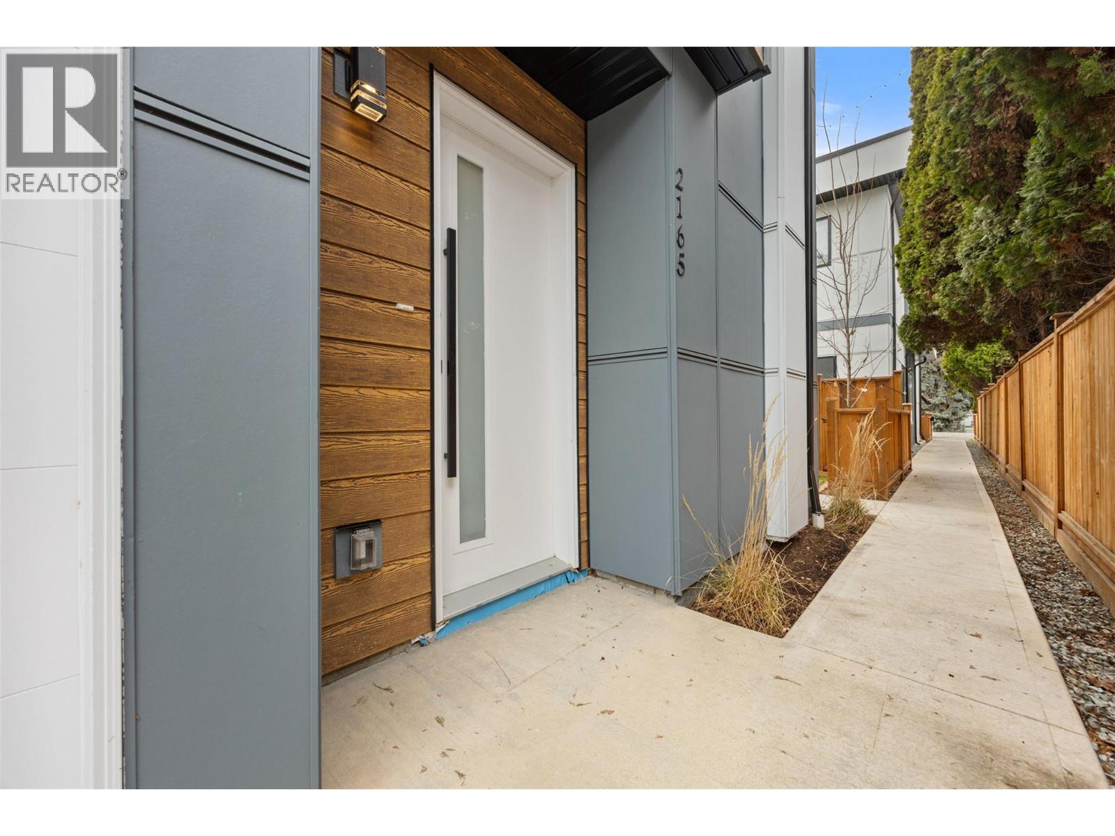 2165 Aberdeen Street, Kelowna, British Columbia  V4B 1Z8 - Photo 2 - 10382766