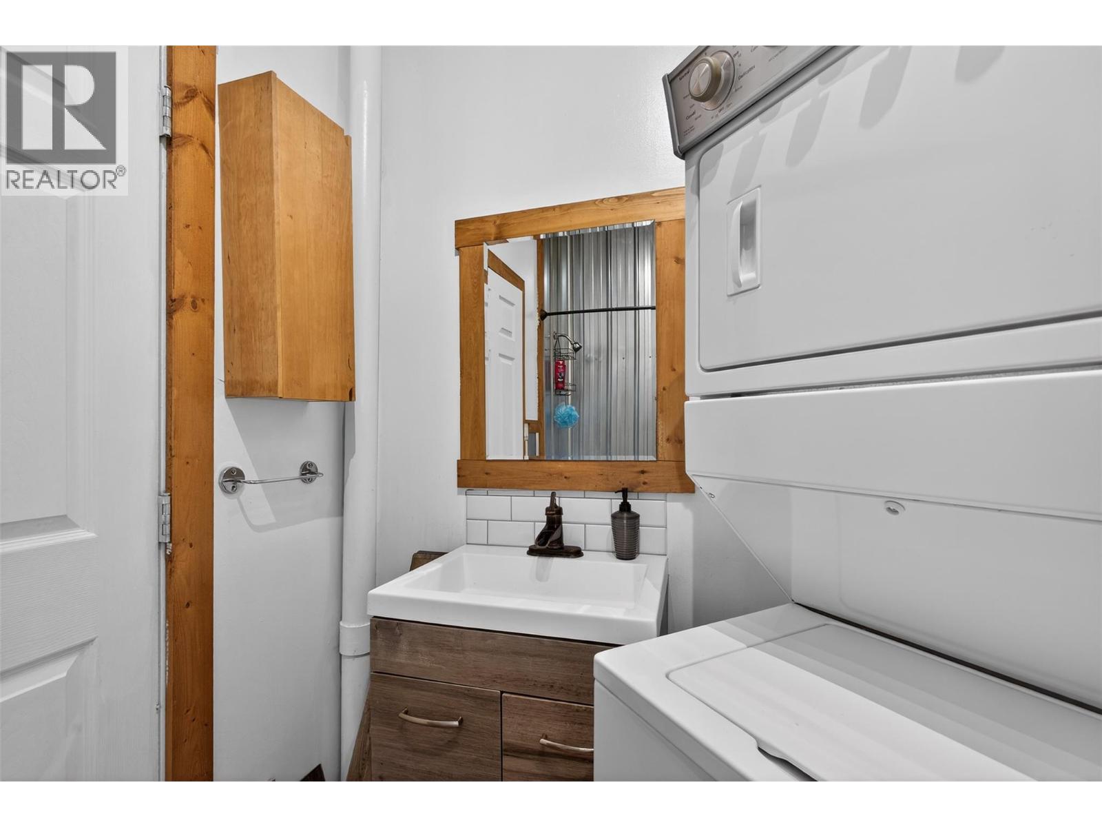 754 Wood Road, Kelowna, British Columbia  V1Z 3V6 - Photo 8 - 10382495