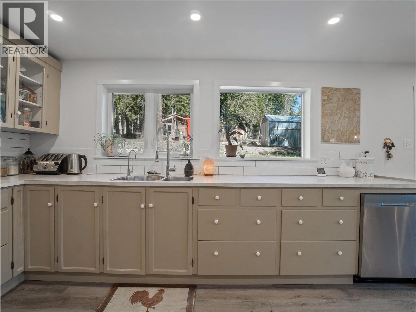 4090 Camille Road, Eagle Bay, British Columbia  V0E 1T0 - Photo 15 - 10382986