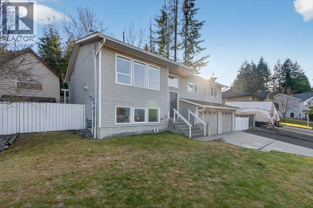 1610 16 Avenue Se, Salmon Arm, British Columbia  V1E 2M7 - Photo 2 - 10382997