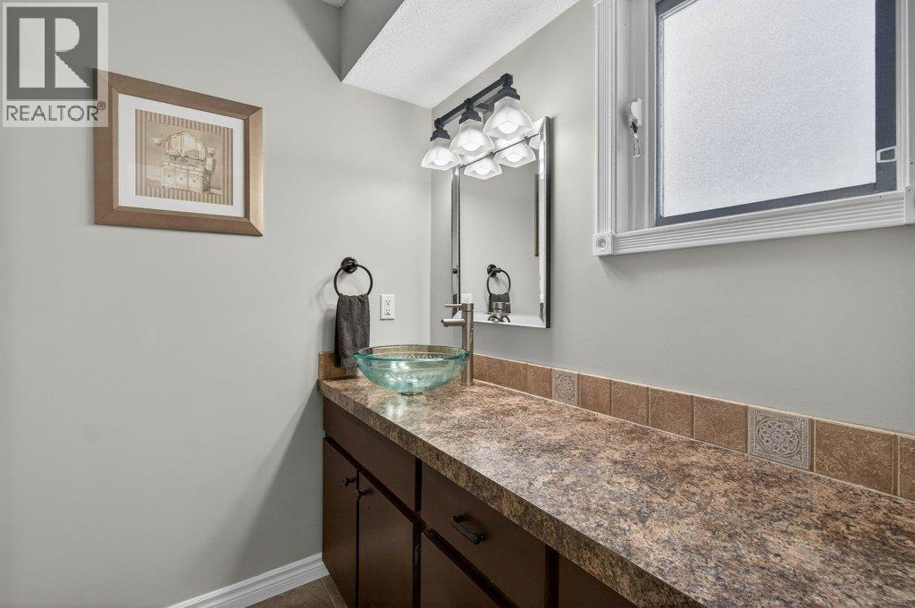 1610 16 Avenue Se, Salmon Arm, British Columbia  V1E 2M7 - Photo 29 - 10382997