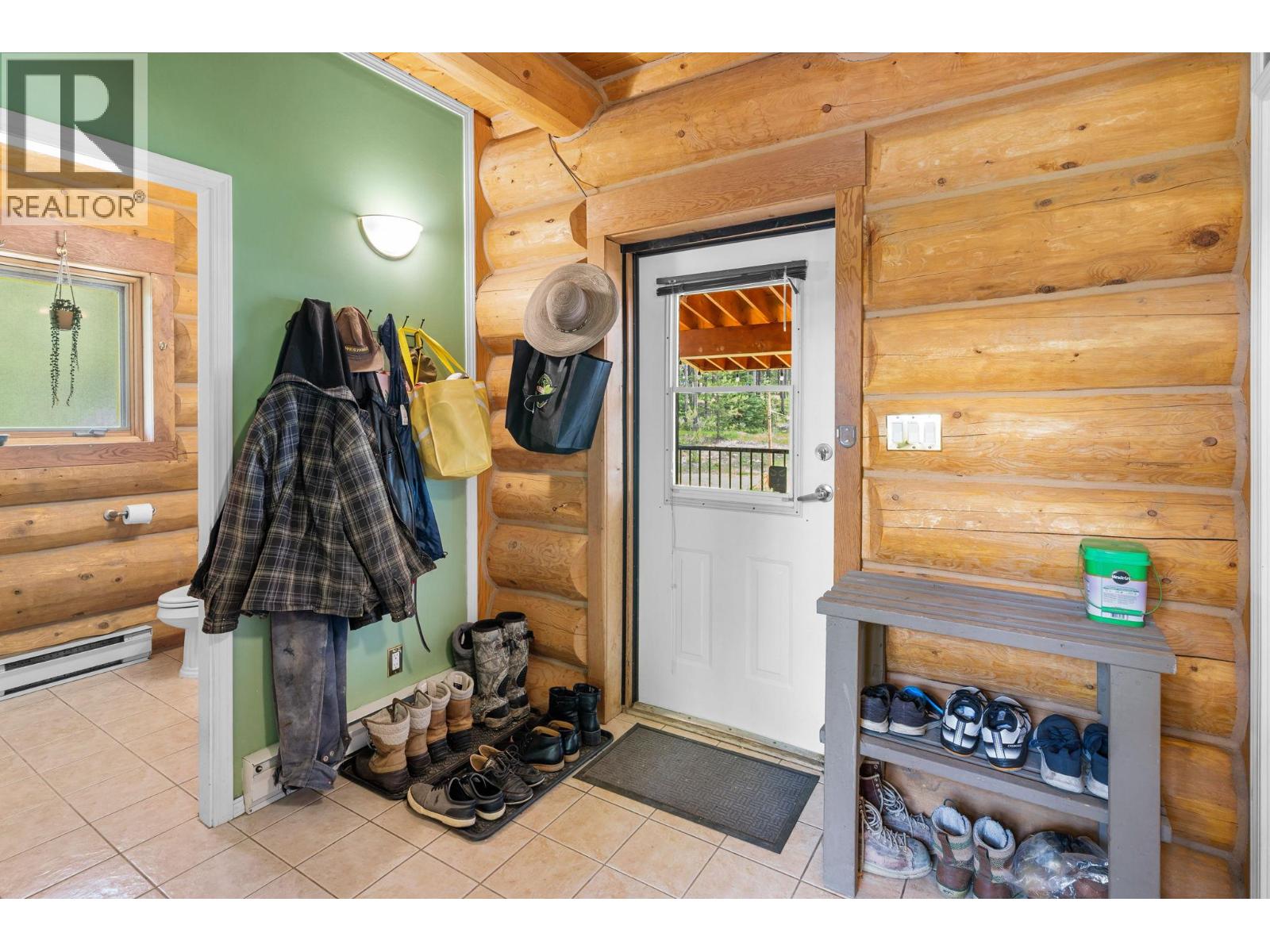 9360 Sunrise Place, Idabel Lake, British Columbia  V1P 1P4 - Photo 14 - 10382998