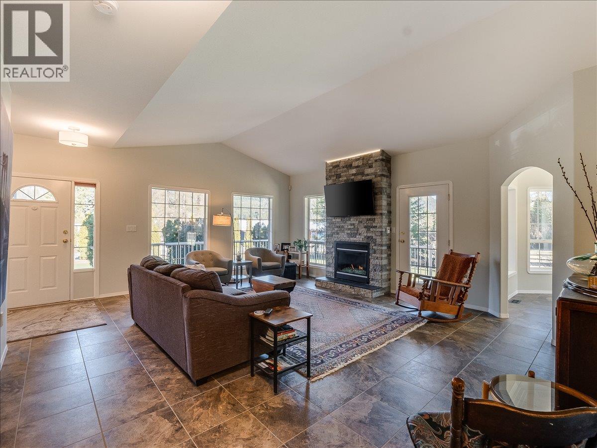 1750 Green Road, Fruitvale, British Columbia  V0G 1L1 - Photo 5 - 10382634