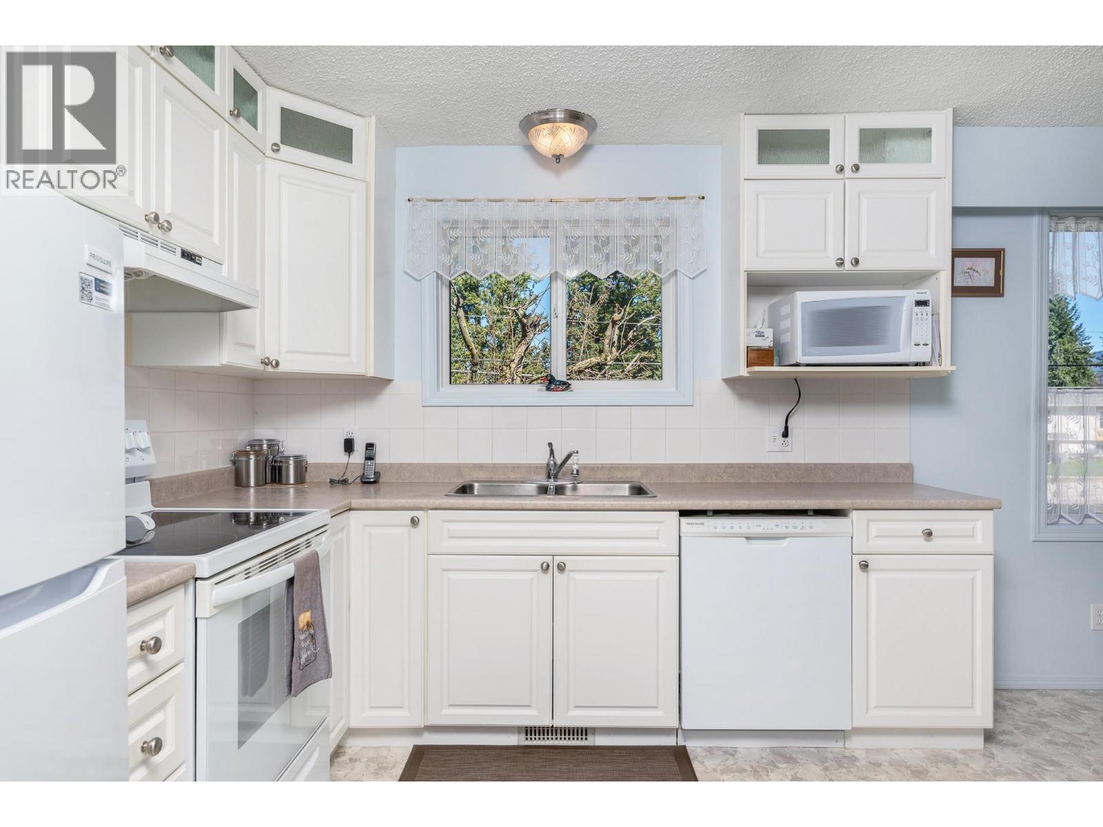 3415 Lockhart Drive, Spallumcheen, British Columbia  V4Y 0S8 - Photo 9 - 10382136